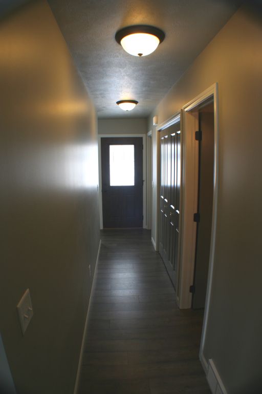 HALLWAY VIEW TO FRONT