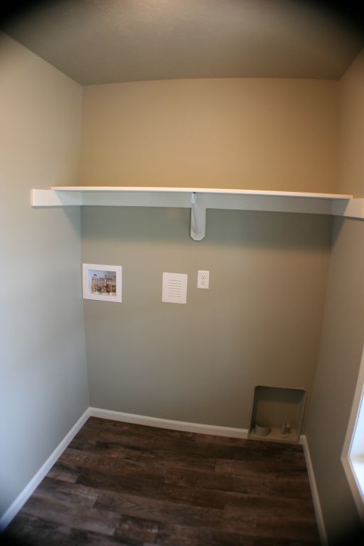 LAUNDRY AREA (IN MUD ROOM)